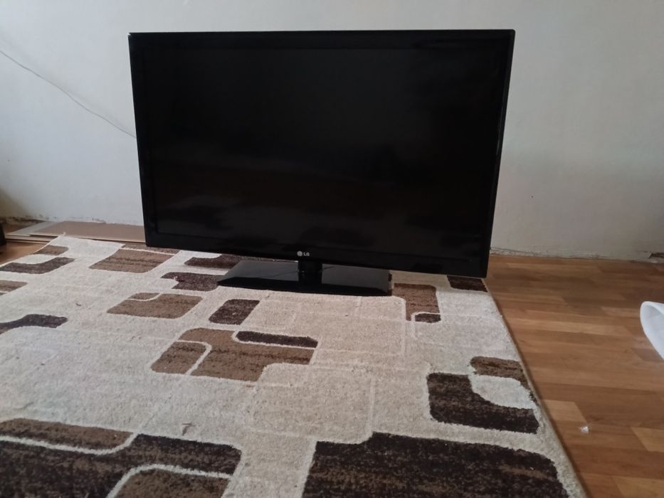 Продам на запчасти LG телевизор