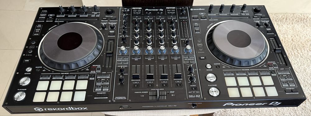 Продавам Pioneer DDJ RZ
