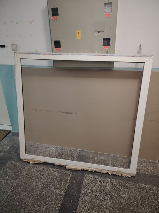 Дограма , врата и прозорец.