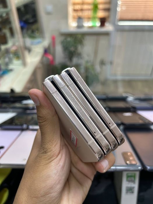 Samsung galaxy z flip 4 5G 8/256gb holati ideal