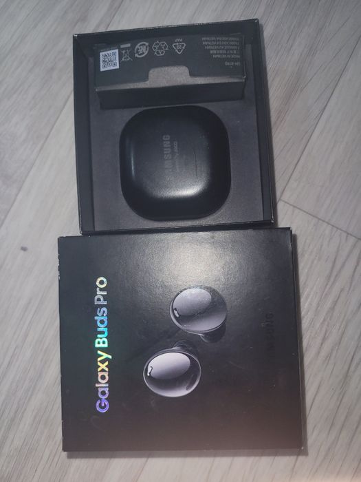 Galaxy Buds Pro. только чехол 20000тг. Документы есть. Торг есть