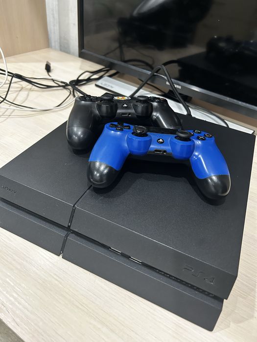 Продам PlayStation 4