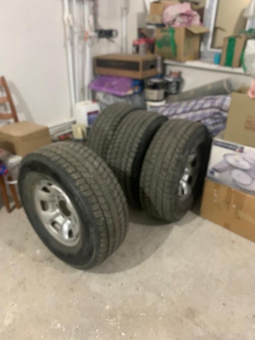 Продам комплект шин Bridgestone 265/70r15 112r с дисками