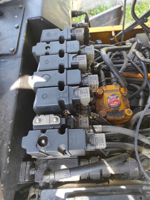 mini excavator kubota motor in trei pistoate