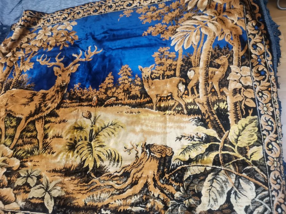 Кувьор старинен с кукички за закачане и ресни