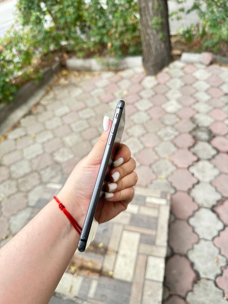 iPhone 8 plus 64g