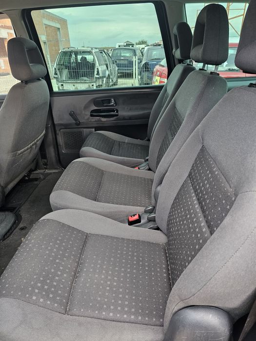 Dezmembrari vand piese ford galaxy negru 1,9 auy,anul 2005