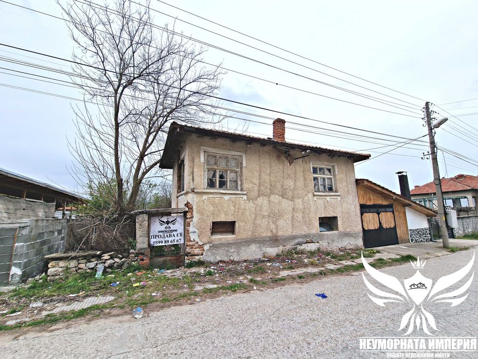 Продавам стара къща 112РЗП с двор 850кв.м в с.Козаново, общ.Асеновград