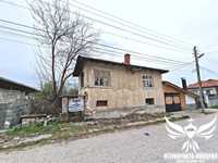 Продавам стара къща 112РЗП с двор 850кв.м в с.Козаново, общ.Асеновград