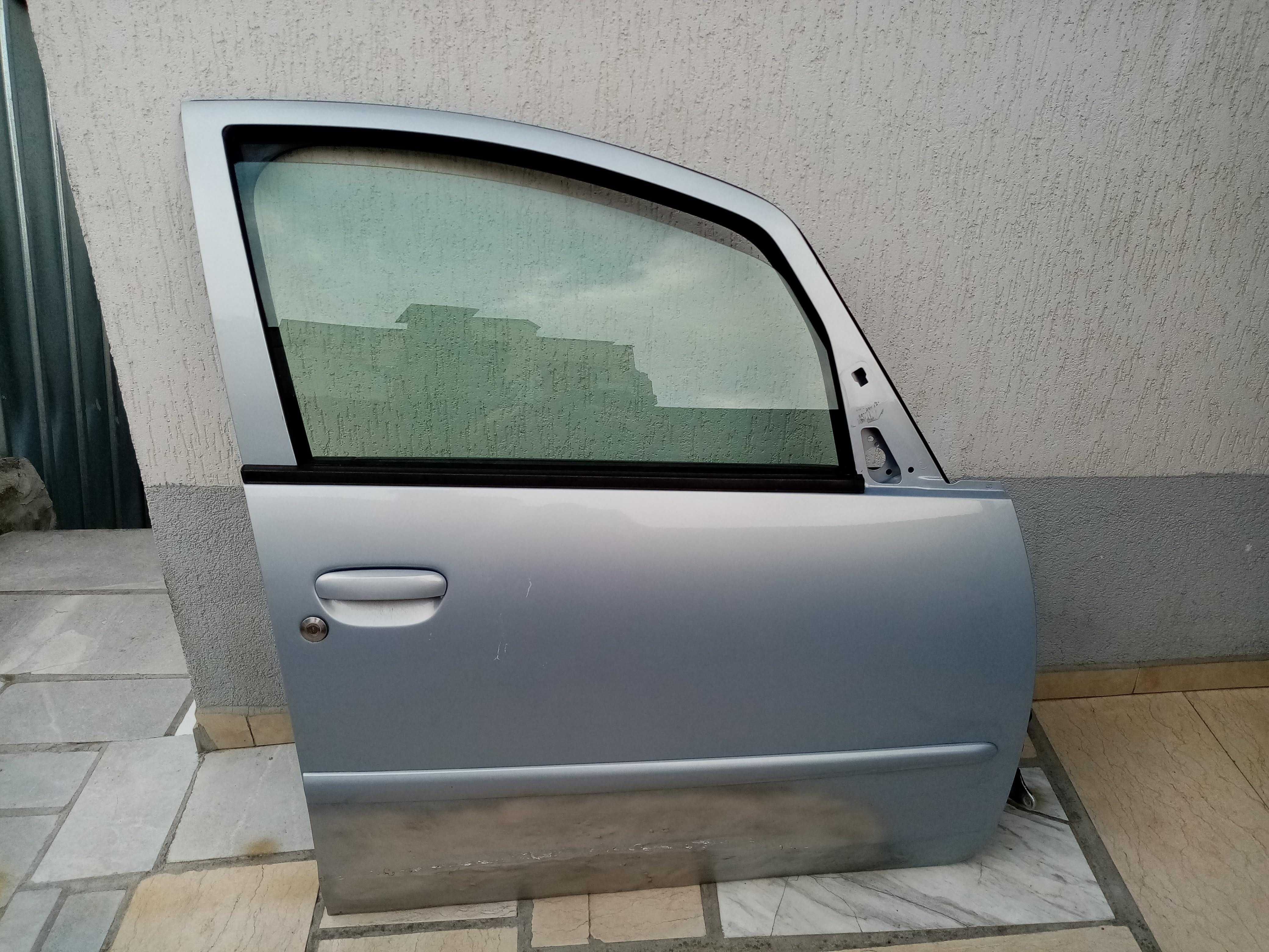 Предна дясна врата за Митсубиши Колт 2005г оборудвана.Mitsubishi Colt