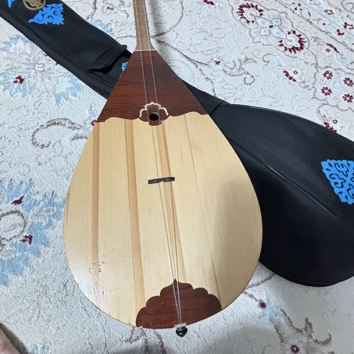 Домбыра сатылады