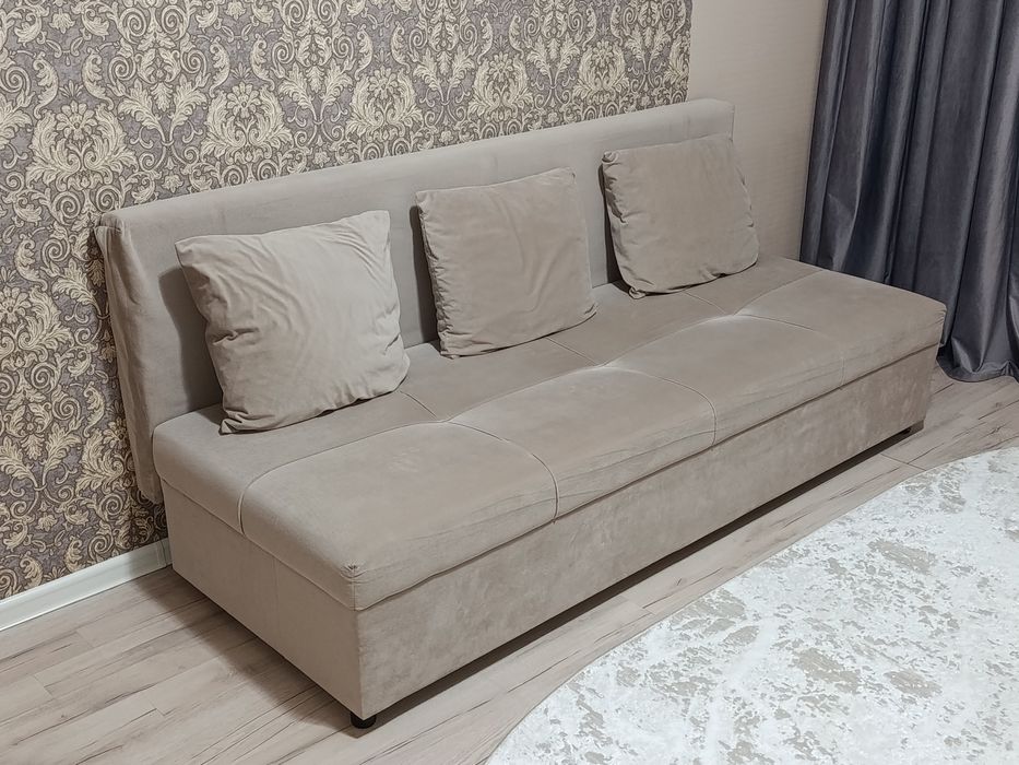 Диван б/у, почти новый