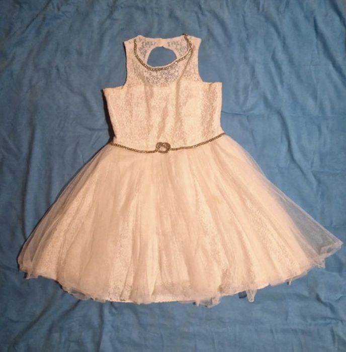 Rochiță albă pentru fetițe de 9-10 ani