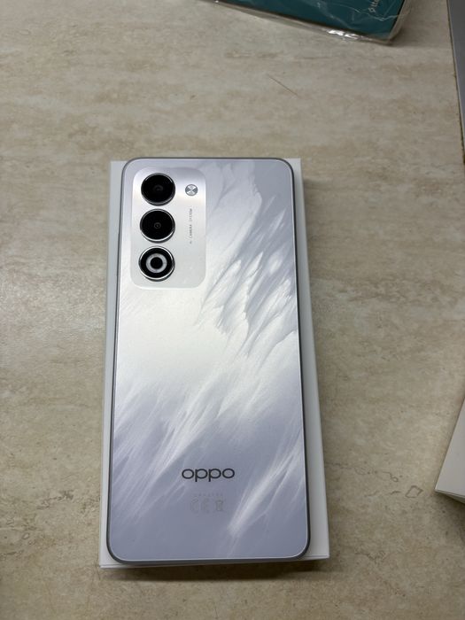 Чисто нов телефон OPPO A5 5g с подарак чисто нови слушалки