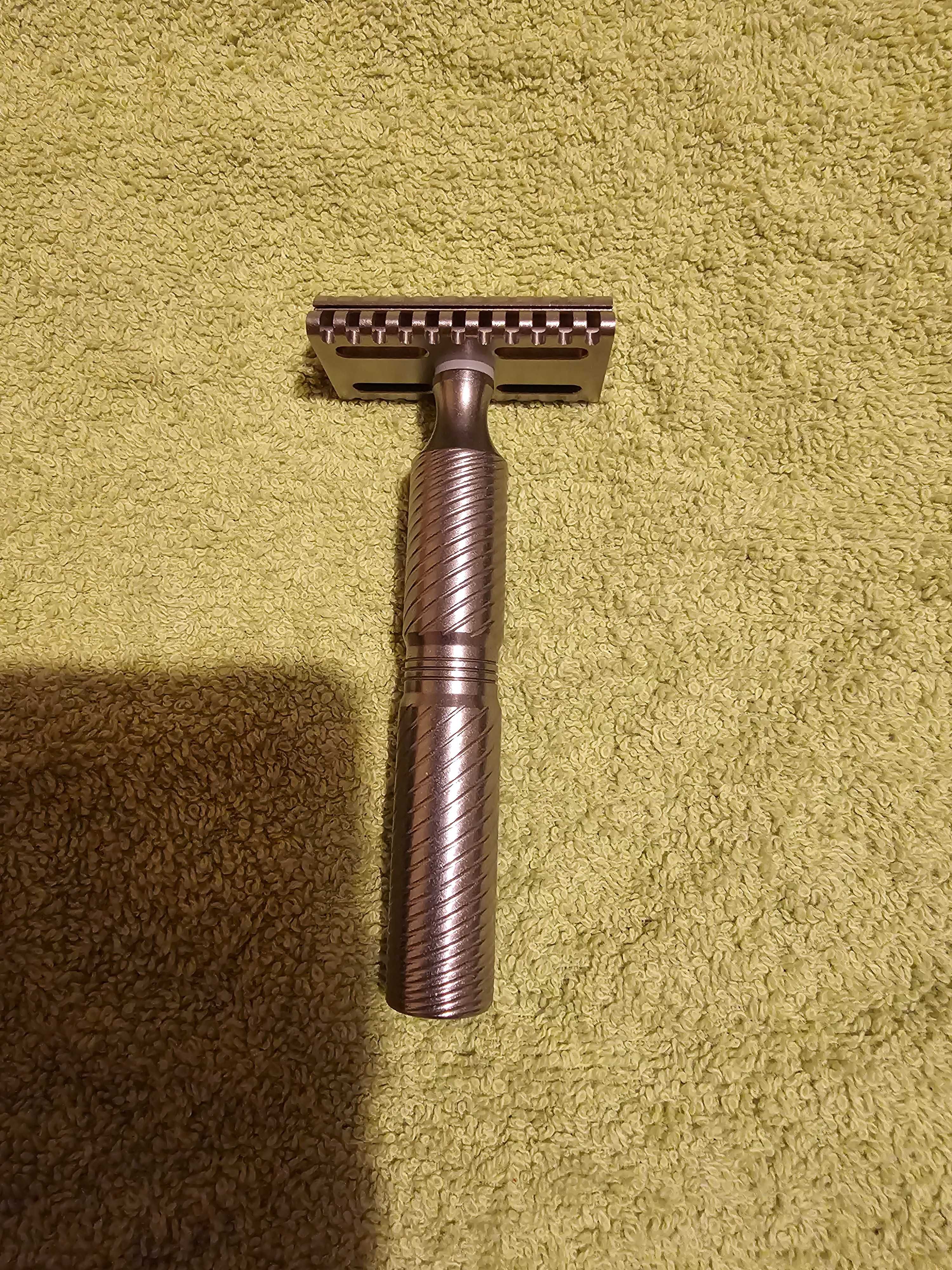 Timeless Titanium Double Edge Razor, Gap 0.95