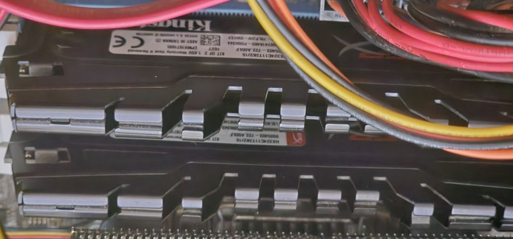 Memorie HyperX Beast 16GB DDR3 2400MHz CL11 Dual Channel la 200 ron