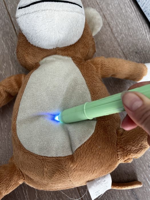 Maimuta cu pix florescent