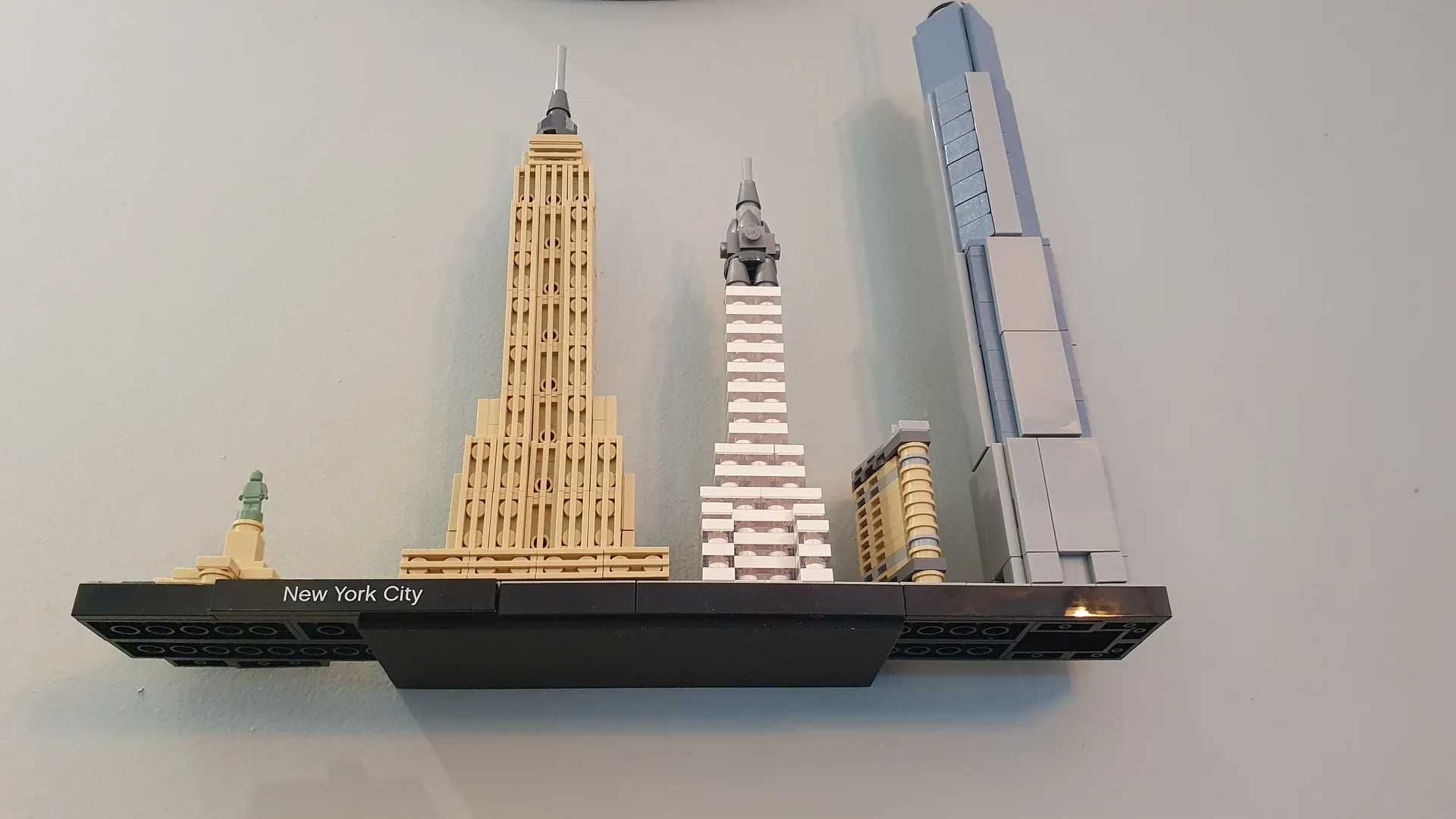 Suport perete pentru constructii Lego Architecture