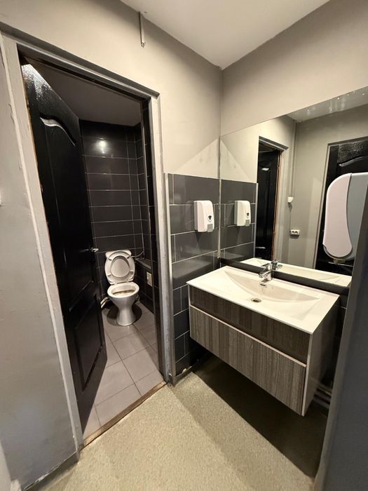 Spatiu comercial de vanzare 97 mp,acte la zi