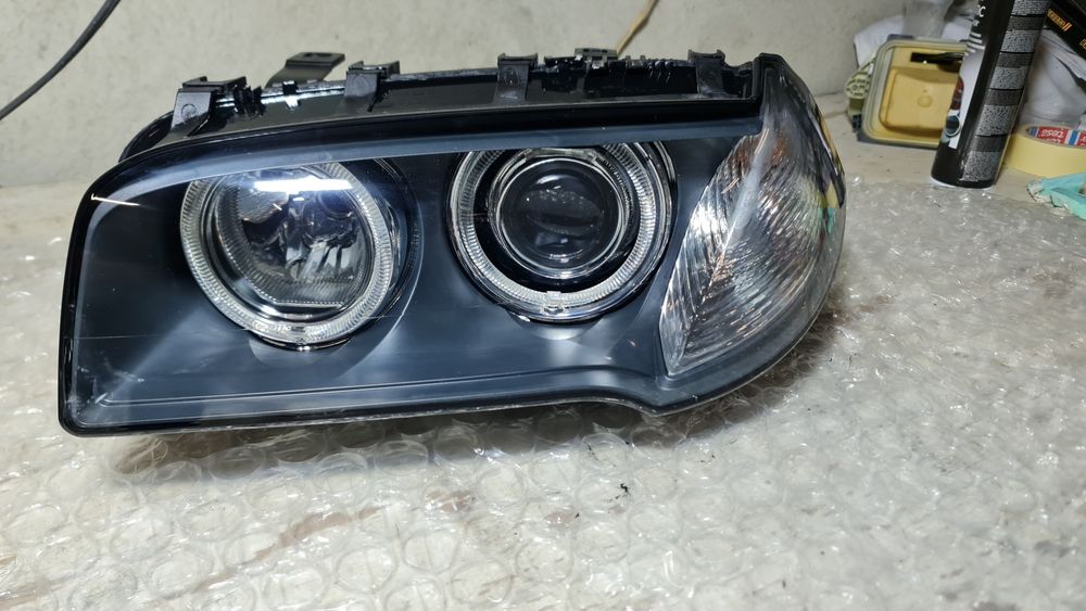 BMW е83 x3 ляв фар биксенон завиващ