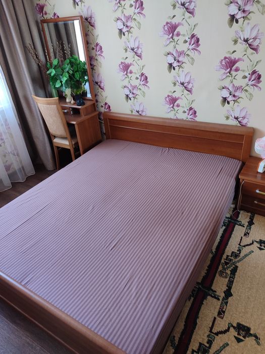 Продаётся кровать 2х спальная.