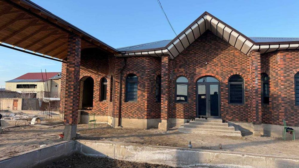 Красный пестрый облицовочный кирпич — в наличии, разные форматы