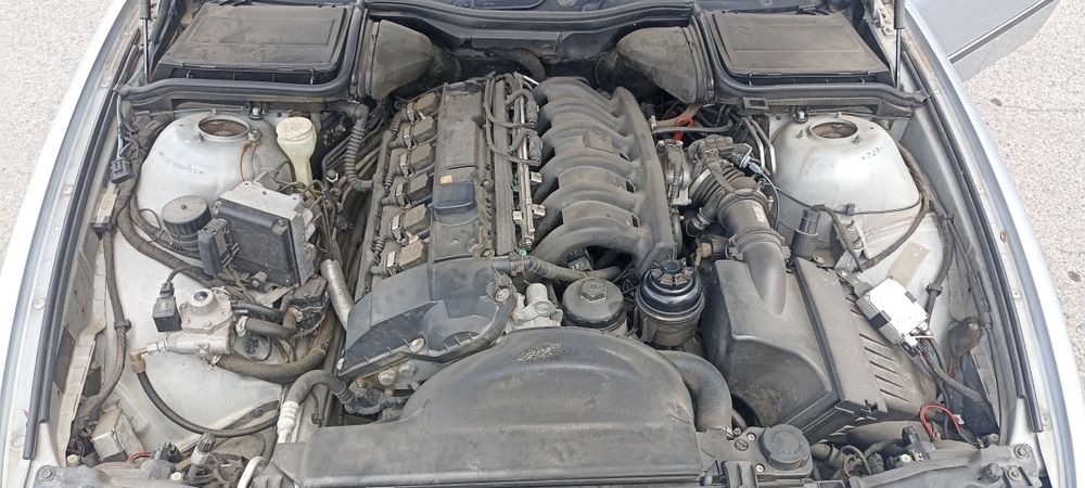 Продавам  BMW e39 520i