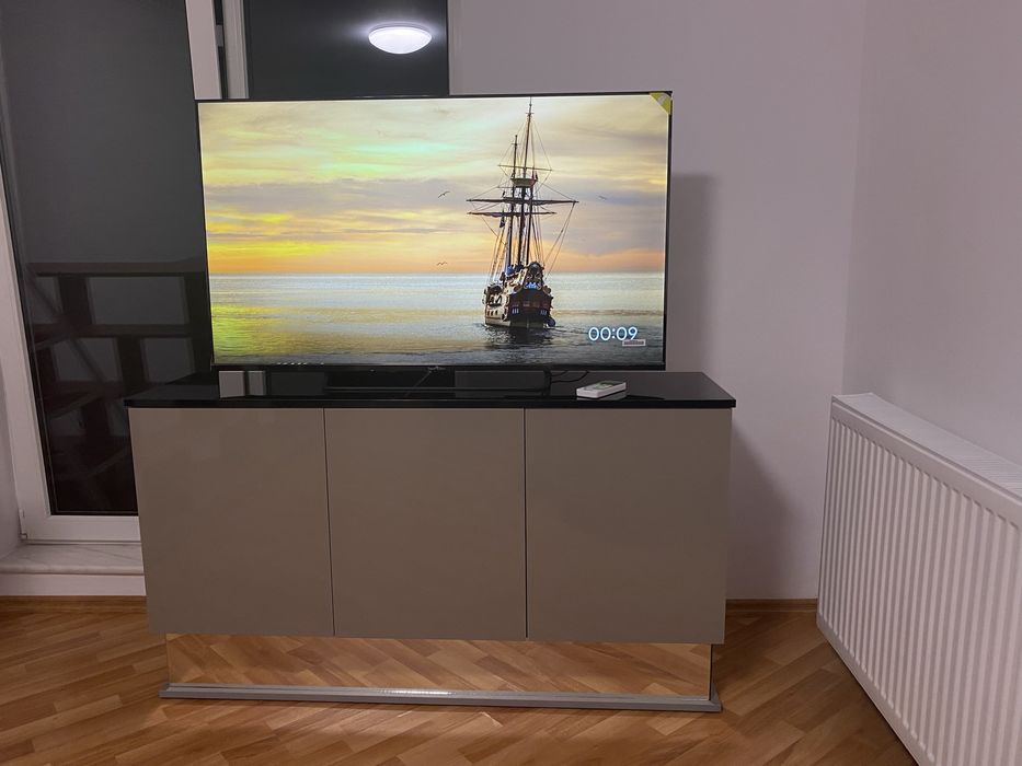 Vând comodă - Plasmă T.V.