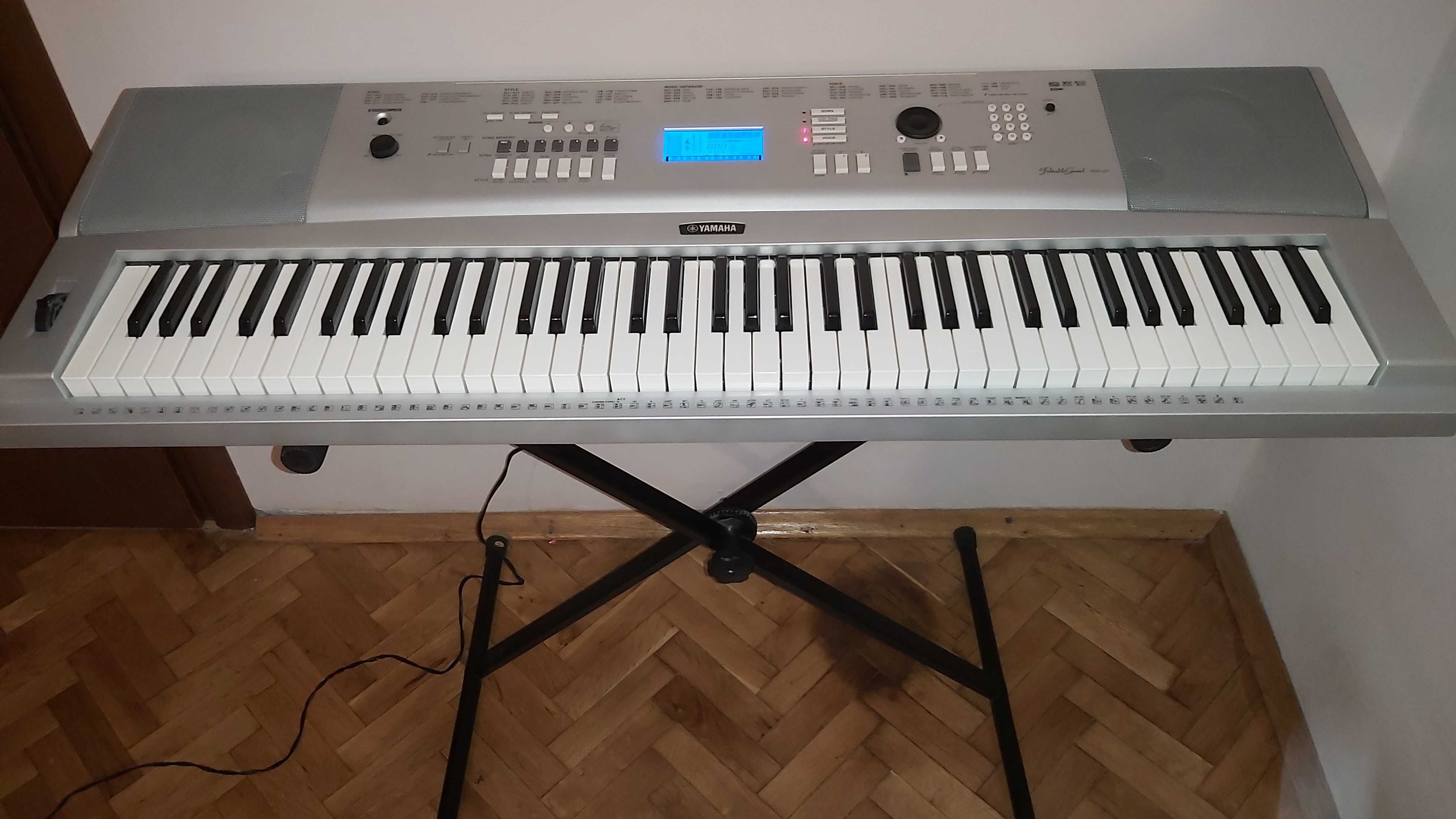 Професионален синтезатор YAMAHA DGX-220 със стойка и музикален педал