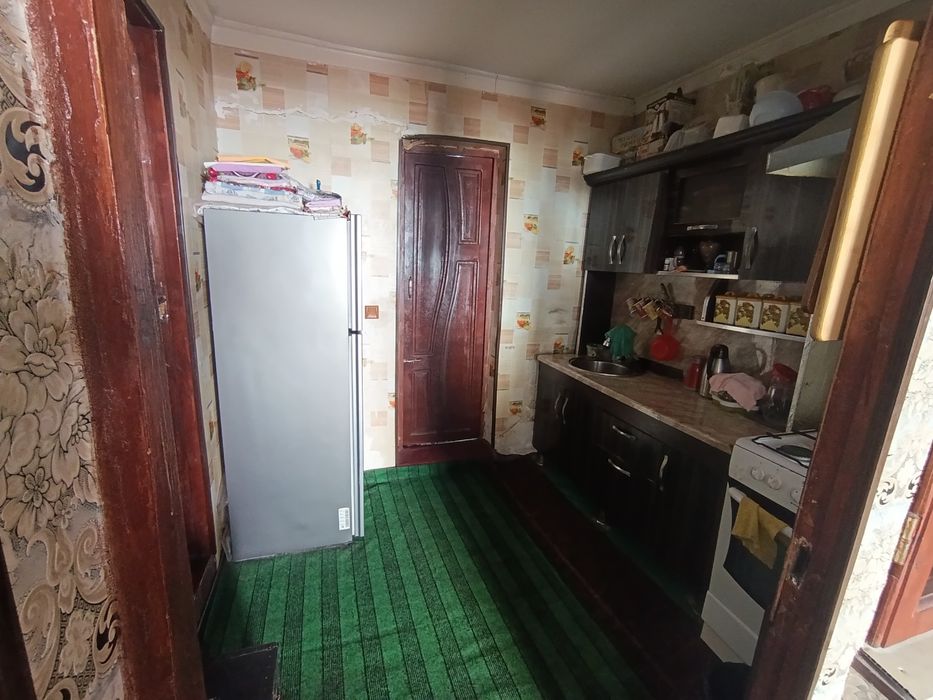 Uy sotladi xolati yaxshi kirb 69000$ kelishiladgan joyi bor