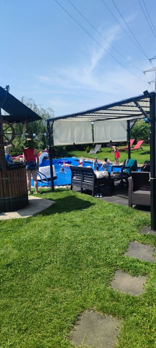 LOC de JOACĂ in aer liber și PISCINĂ