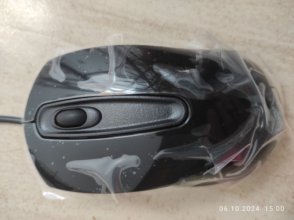 Mouse negru nou.