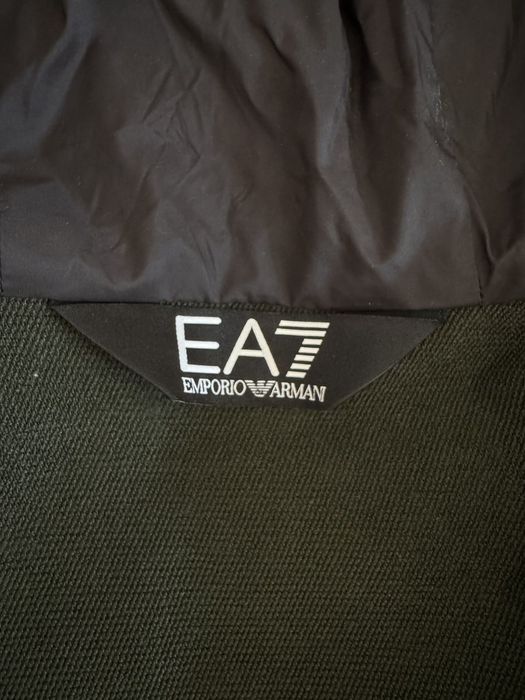 EA7 Emporio Armani зелено яке
размер М