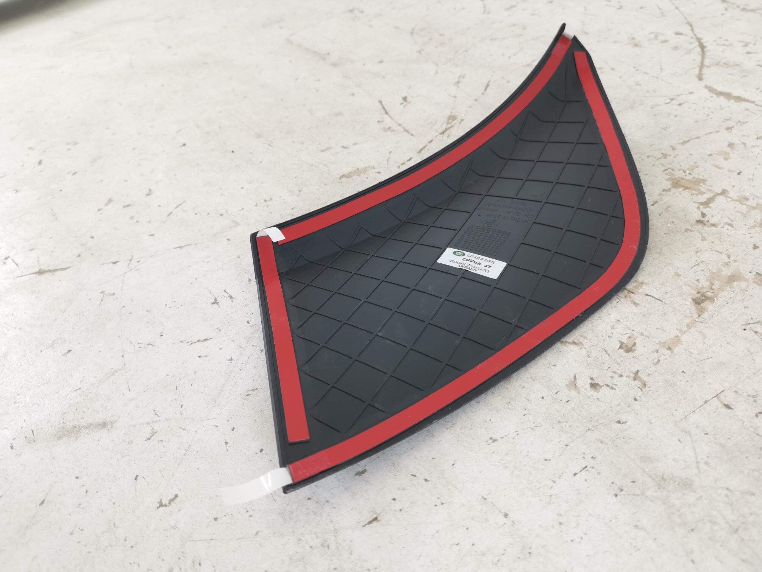 Ляв калобран / Mud Guard Left Land Rover Defender 2 generation [ - ] L