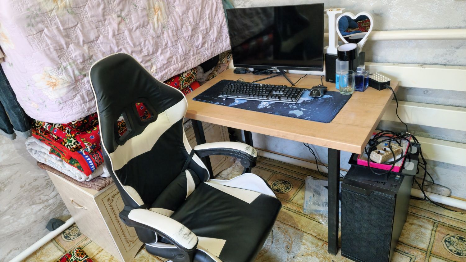 Продаётся компьютер со столом и креслом