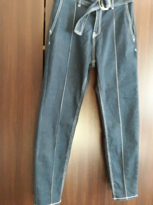 Blugi cu talie inalta