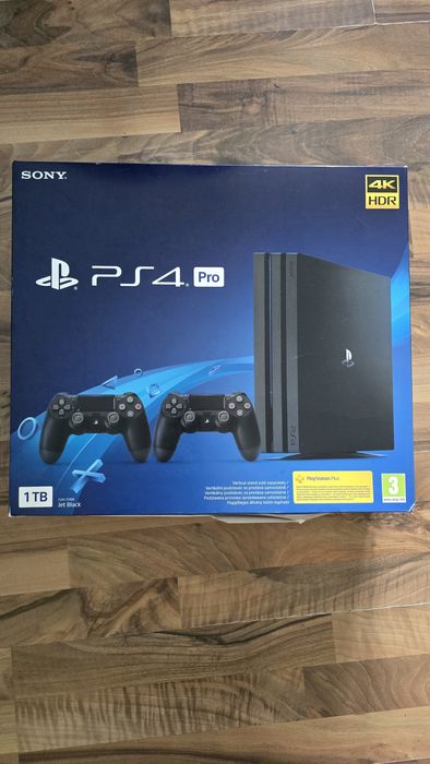 PS4 Pro 1TB с 2 контролера