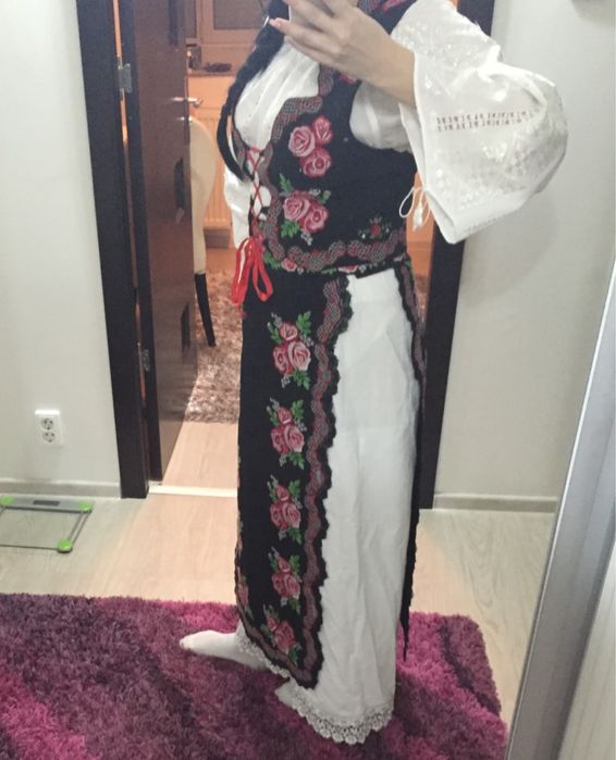 Costum popular stilizat