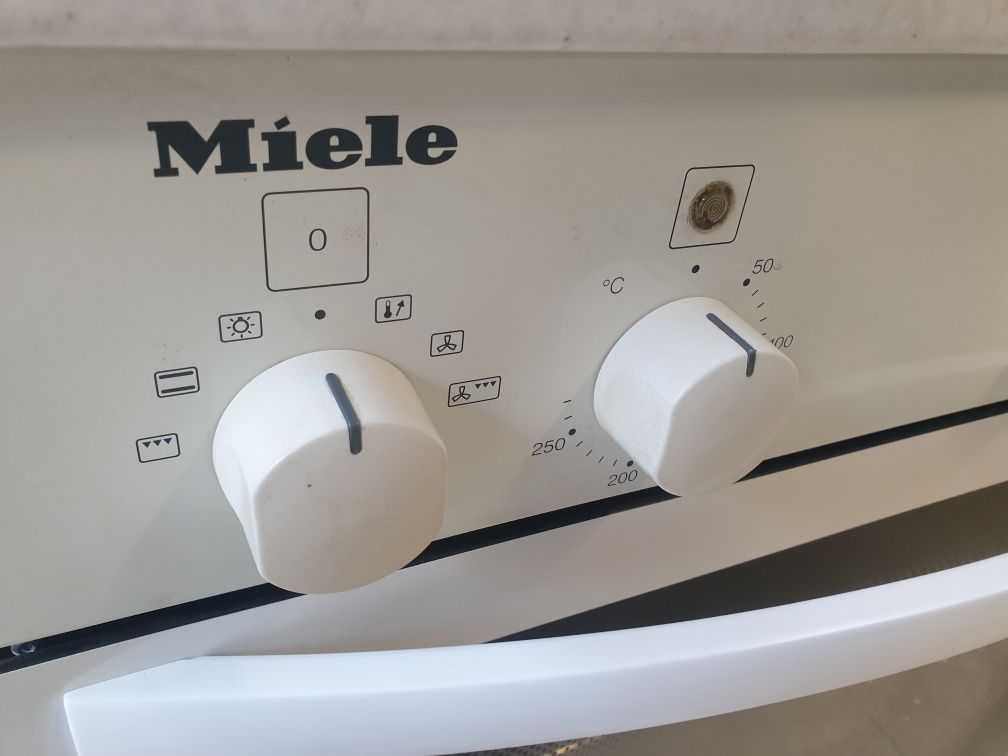 Miele свободно стояща печка