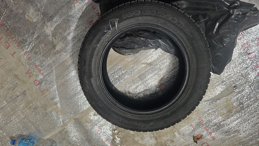 Зимние шины почти новый один сезон ездил