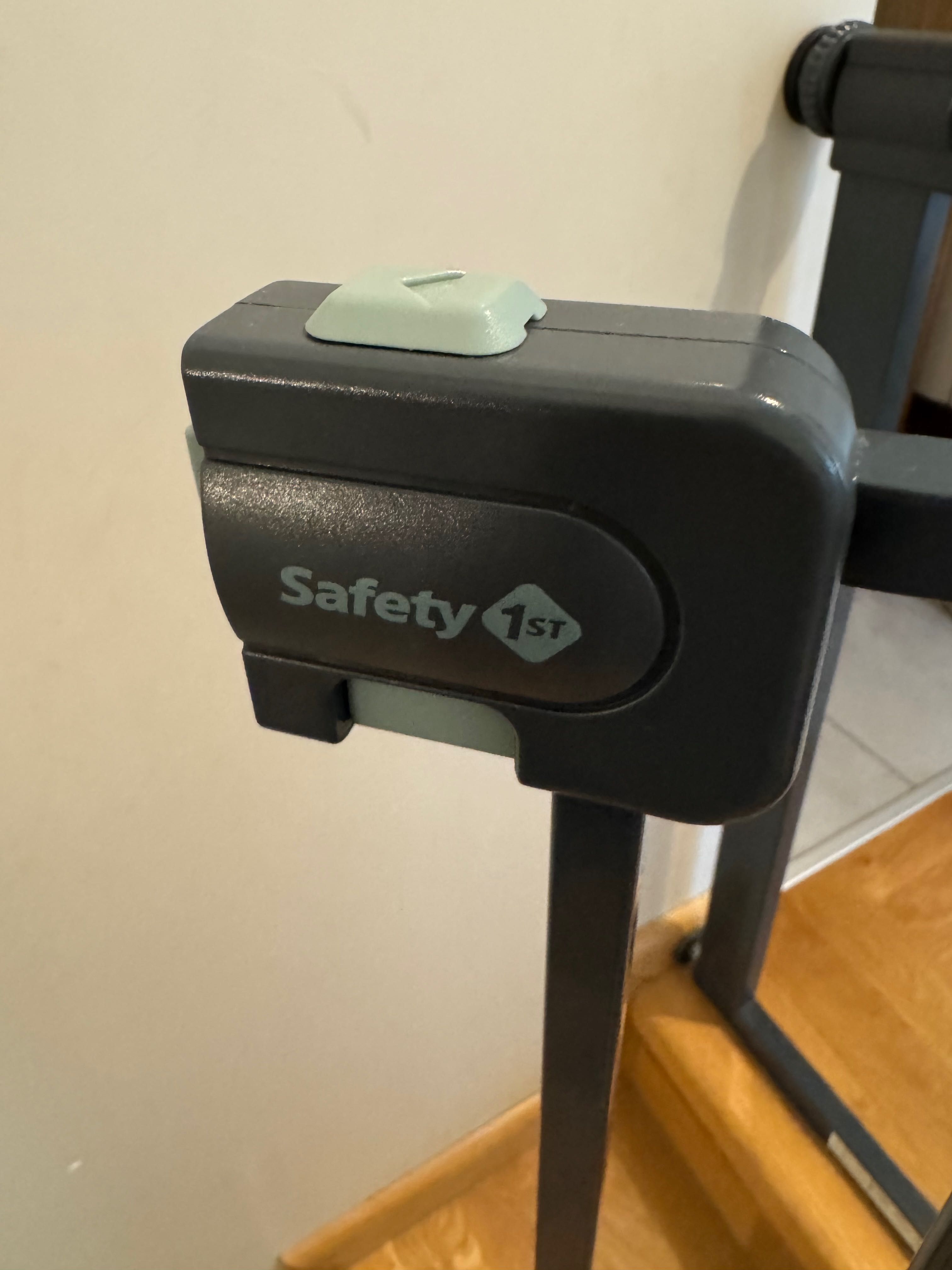 Safety 1ST Универсална метална преграда за врата с двойно заключване