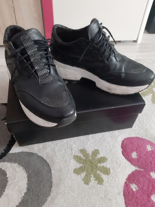 Vand sneakrse dama din piele naturală, mărimea 38