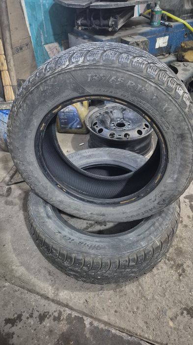 Покрышка без диска 185/65/15 в нормальной состоянии  торг уместен 2шт