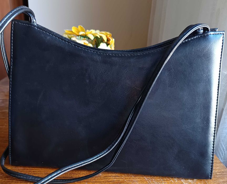 Черна дамска чанта