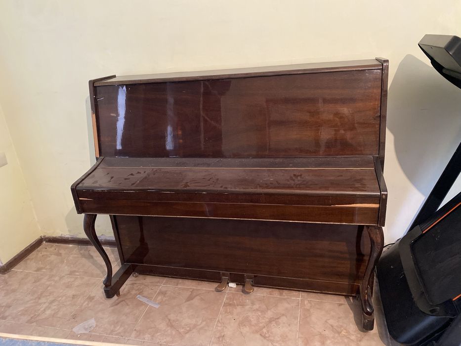 Продам б/у пианино в хорошем состояние