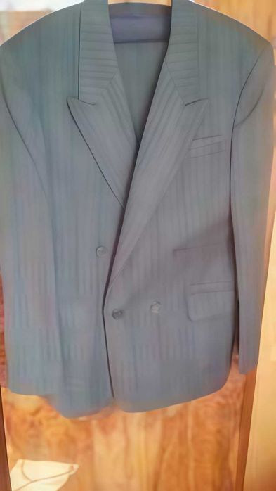 Продам двубортный костюм (Польша). В стиле 90 х.Цена окончательная
