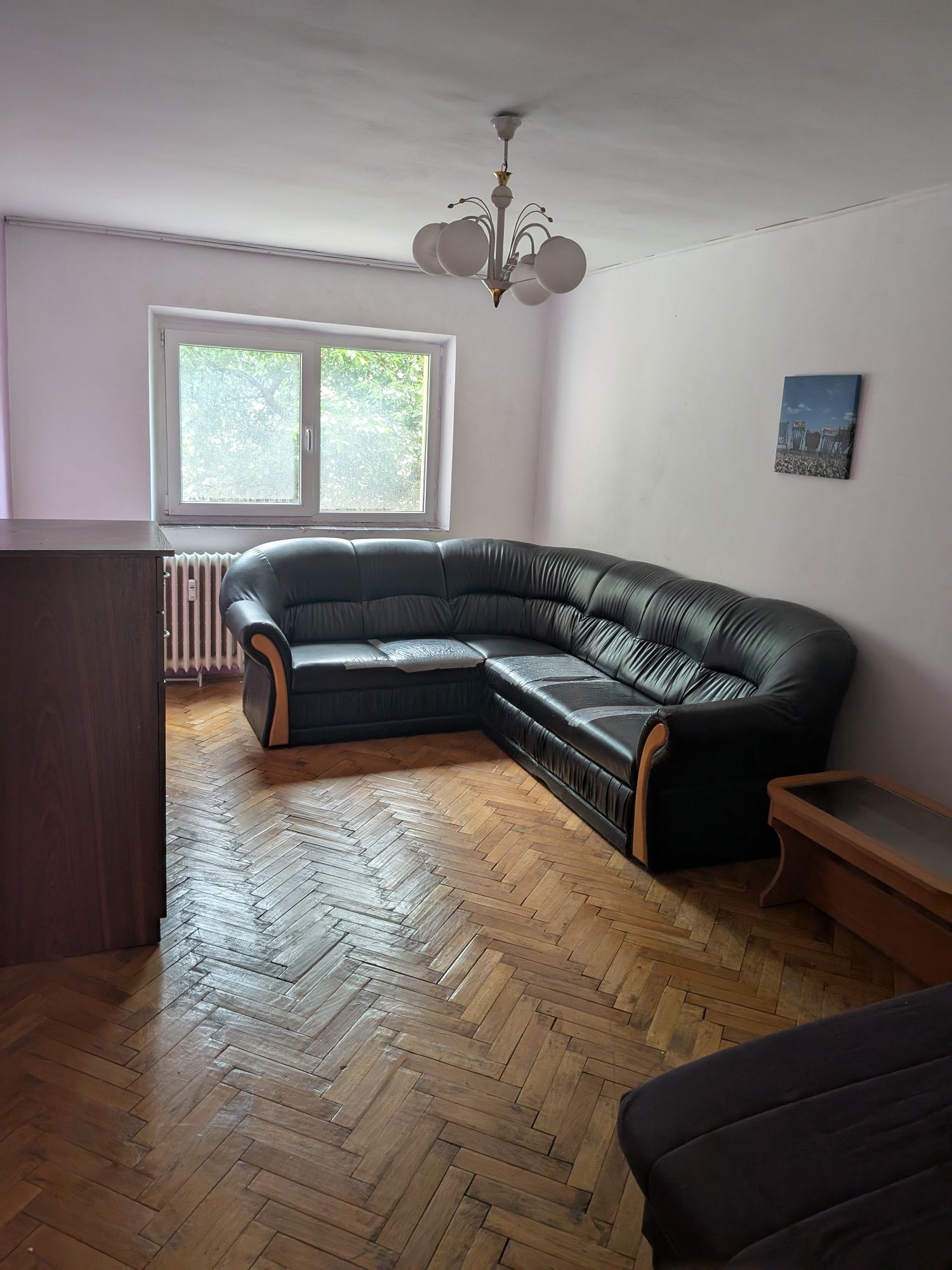 Închiriez apartament cu 2 camere decomandat