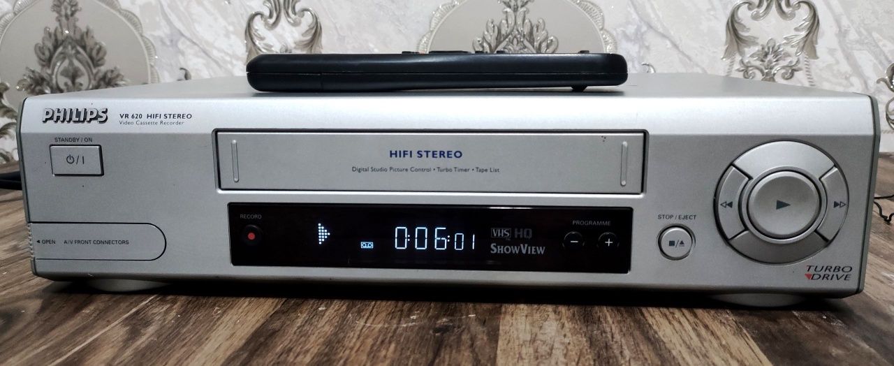 Phillips Hi-Fi видеомагнитафон