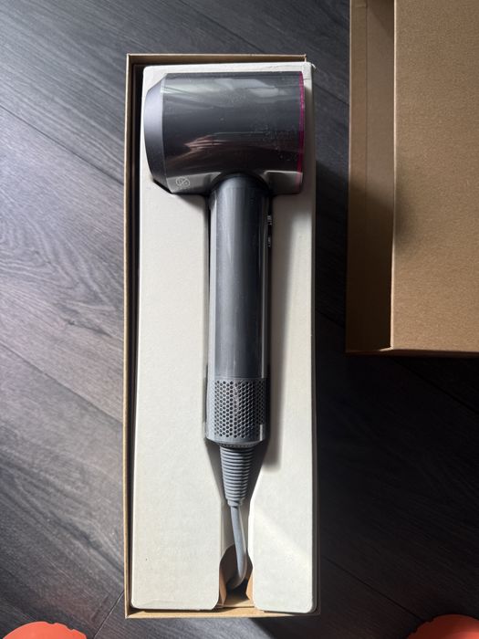 Uscator de par Dyson Supersonic