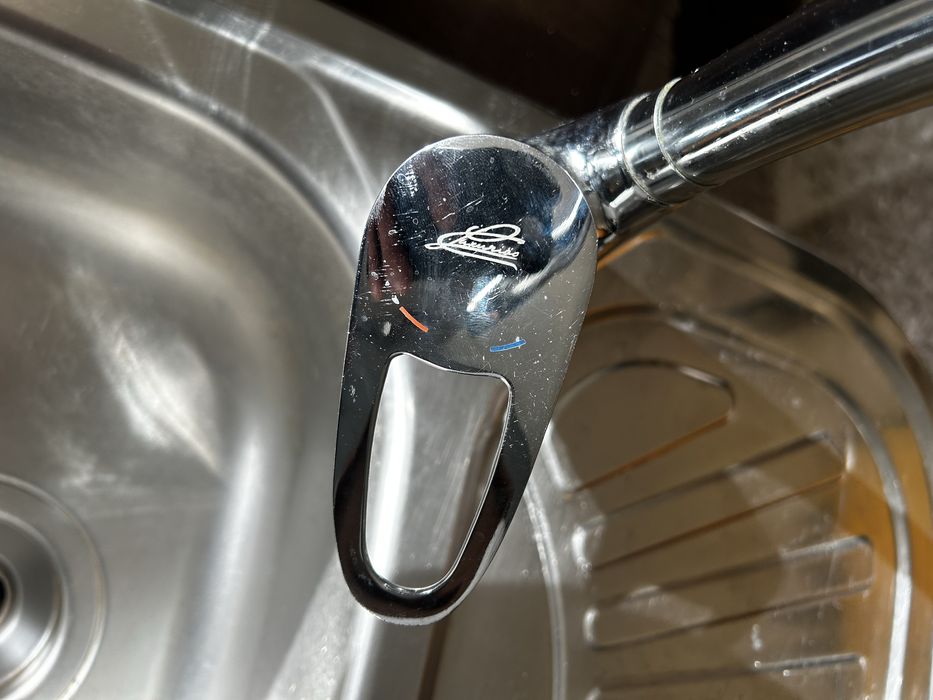 Мивка с батерия сифон и меки връзки